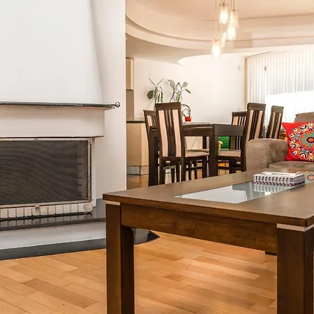 2bd-2bthr Close To The Ancient Town Apartment