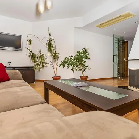 2bd-2bthr Close To The Ancient Town