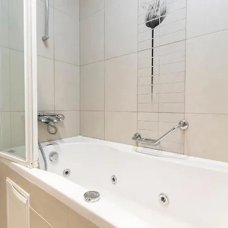 2bd-2bthr Close To The Ancient Town Apartment *